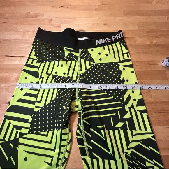 Nike Pro Neon Green & Black Cropped Leggings - Picture 9 of 13